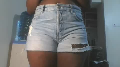 Snapshot of hottie_vera chatting on 10-11-25, 08:40 vera online show from 10-11-25, 08:40