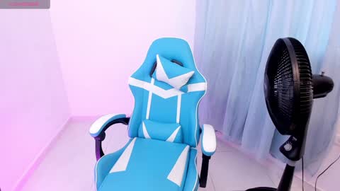 Snapshot of hottie_veronica chatting on 01-21-25, 03:21 Veronica independent model online show from 01-21-25, 03:21