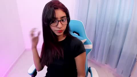 Snapshot of hottie_veronica chatting on 02-07-25, 02:47 Veronica independent model online show from 02-07-25, 02:47