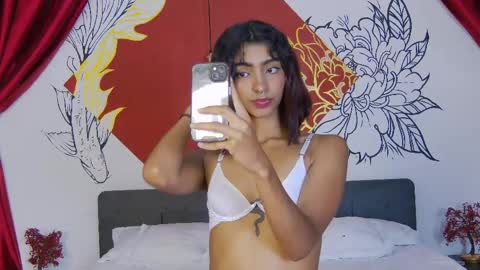 Snapshot of hottie_veronica chatting on 04-25-26, 08:28 Veronica independent model online show from 04-25-26, 08:28
