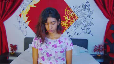 Snapshot of hottie_veronica chatting on 05-03-26, 05:30 Veronica independent model online show from 05-03-26, 05:30