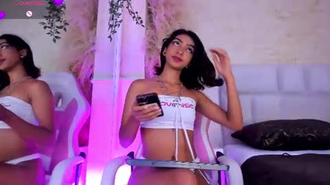 Snapshot of hottie_veronica chatting on 07-11-26, 11:28 Veronica independent model online show from 07-11-26, 11:28