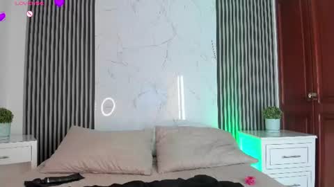 Snapshot of hottie_veronica chatting on 07-31-26, 10:09 Veronica independent model online show from 07-31-26, 10:09