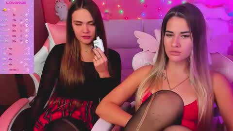 Snapshot of hotty_girls_here chatting on 09-28-25, 12:10 Ivanna and Jessica online show from 09-28-25, 12:10