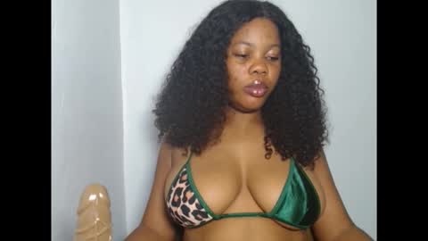 hotty_lora889 online show from 10-15-25, 05:57