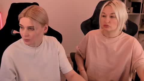 Nessie and Jessie online show from 03-08-25, 02:30