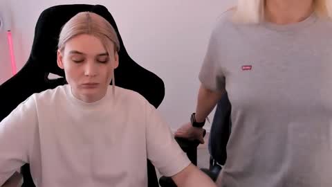 Nessie and Jessie online show from 03-09-25, 10:30