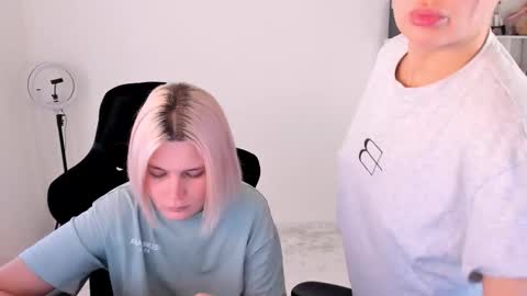 Nessie and Jessie online show from 11-08-25, 10:59