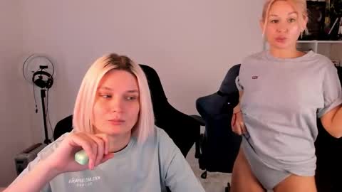 Nessie and Jessie online show from 11-28-25, 10:51