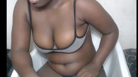 Snapshot of hottylissa1 chatting on 10-07-25, 07:00 hottylissa1 online show from 10-07-25, 07:00