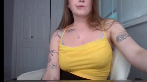 Snapshot of hotwifelili chatting on 07-26-26, 11:22 hotwifelili online show from 07-26-26, 11:22