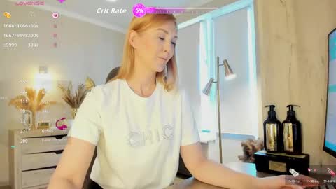 Snapshot of hotyplays chatting on 05-10-26, 12:21 Susan online show from 05-10-26, 12:21