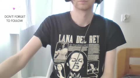 Snapshot of houdenni chatting on 02-07-25, 09:58 twinkie online show from 02-07-25, 09:58