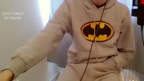 Snapshot of houdenni chatting on 02-14-25, 01:29 twinkie online show from 02-14-25, 01:29