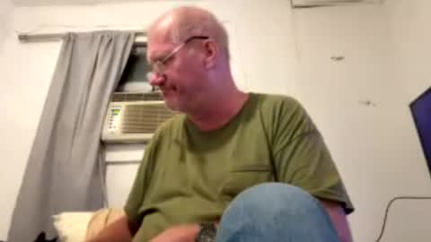 Snapshot of houseflipper chatting on 07-20-26, 02:15 houseflipper online show from 07-20-26, 02:15