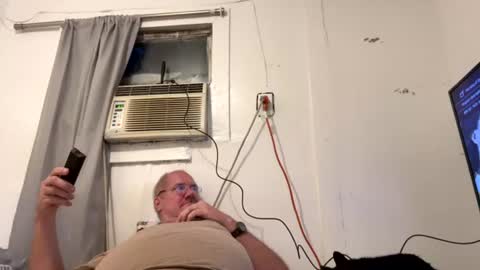 Snapshot of houseflipper chatting on 07-21-26, 12:35 houseflipper online show from 07-21-26, 12:35