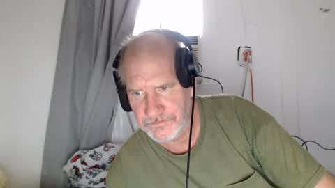 Snapshot of houseflipper chatting on 07-30-26, 06:29 houseflipper online show from 07-30-26, 06:29