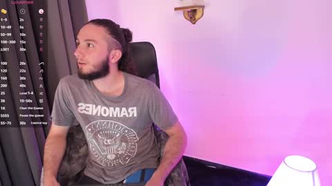 Snapshot of houseoffriends chatting on 01-21-25, 03:10 House Of Friends online show from 01-21-25, 03:10