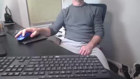 Snapshot of hoverday chatting on 10-16-25, 01:39 hoverday online show from 10-16-25, 01:39