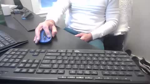 Snapshot of hoverday chatting on 10-27-25, 12:31 hoverday online show from 10-27-25, 12:31