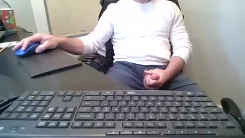 Snapshot of hoverday chatting on 12-19-25, 09:22 hoverday online show from 12-19-25, 09:22