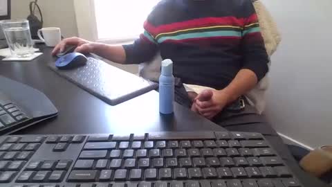 Snapshot of hoverday chatting on 01-13-26, 05:40 hoverday online show from 01-13-26, 05:40