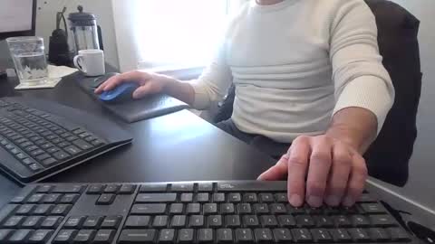 Snapshot of hoverday chatting on 02-05-26, 05:39 hoverday online show from 02-05-26, 05:39