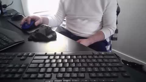 Snapshot of hoverday chatting on 02-08-26, 01:47 hoverday online show from 02-08-26, 01:47