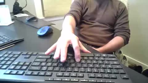 Snapshot of hoverday chatting on 02-24-26, 04:43 hoverday online show from 02-24-26, 04:43