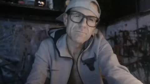 Snapshot of howbowdadareboy33 chatting on 11-24-25, 08:47 ask me online show from 11-24-25, 08:47