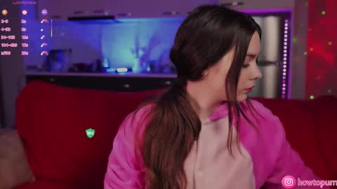 Mia online show from 01-12-26, 05:18