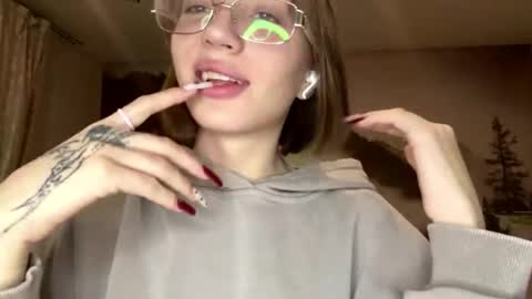 hsiuscherich online show from 12-21-25, 02:24