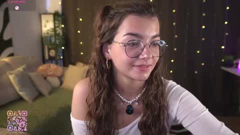 Snapshot of huba_booba chatting on 07-19-26, 10:19 Diane online show from 07-19-26, 10:19