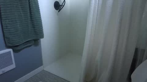 Snapshot of hubbwc chatting on 10-20-25, 05:02 hubbwc online show from 10-20-25, 05:02