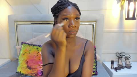 Snapshot of huddah_cam chatting on 01-16-25, 11:26 huddah online show from 01-16-25, 11:26