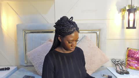 Snapshot of huddah_cam chatting on 01-18-25, 11:32 huddah online show from 01-18-25, 11:32