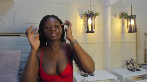 Snapshot of huddah_cam chatting on 01-20-25, 11:35 huddah online show from 01-20-25, 11:35