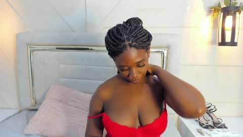 Snapshot of huddah_cam chatting on 01-20-25, 02:36 huddah online show from 01-20-25, 02:36