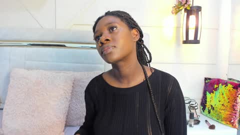 Snapshot of huddah_cam chatting on 02-06-25, 11:43 huddah online show from 02-06-25, 11:43