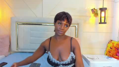 Snapshot of huddah_cam chatting on 03-06-25, 05:22 huddah online show from 03-06-25, 05:22