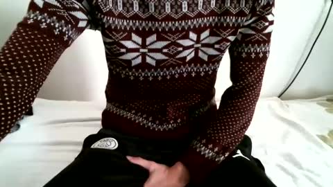 Snapshot of hug_me chatting on 01-19-25, 12:50 Keanu online show from 01-19-25, 12:50