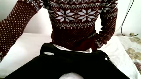 Snapshot of hug_me chatting on 01-26-25, 12:01 Keanu online show from 01-26-25, 12:01