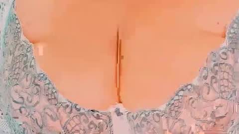 Snapshot of huge_booobs chatting on 11-25-25, 05:35 milli online show from 11-25-25, 05:35