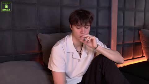 Snapshot of hugebangins_ chatting on 11-26-25, 10:27 ANTHONY online show from 11-26-25, 10:27