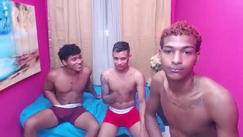 Snapshot of hugecock_black chatting on 01-12-26, 07:08 jose bigcock i like masturbate my big dick and finger my ass hole i am so hot online show from 01-12-26, 07:08