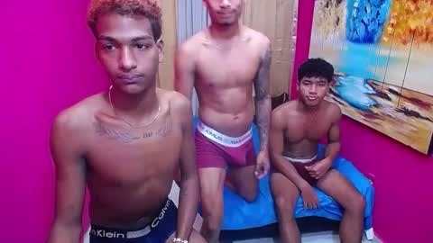 Snapshot of hugecock_black chatting on 01-14-26, 07:08 jose bigcock i like masturbate my big dick and finger my ass hole i am so hot online show from 01-14-26, 07:08