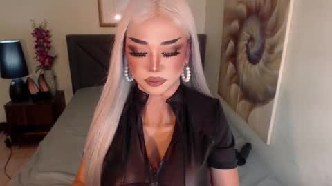 Christine online show from 01-05-25, 02:49