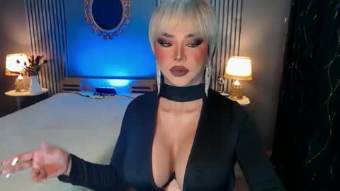 Christine online show from 10-20-25, 01:39