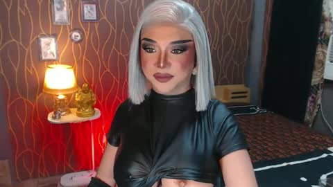 Snapshot of hugecockchristine chatting on 01-10-26, 07:43 Christine online show from 01-10-26, 07:43