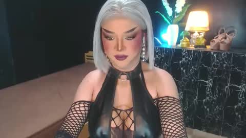 Snapshot of hugecockchristine chatting on 06-02-26, 06:43 Christine online show from 06-02-26, 06:43